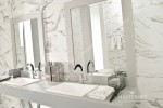 Отделка ванной комнаты мраморными слэбами и плиткой